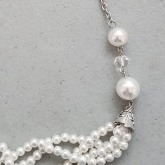 Faux Pearl Necklace, 21 1/2" Long with 2 1/2" extender. - Picture 3 of 3